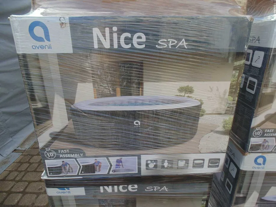 Opakowanie jacuzzi Avenli Nice SPA – zbliżenie pudełka z wbudowanym basenem spa
