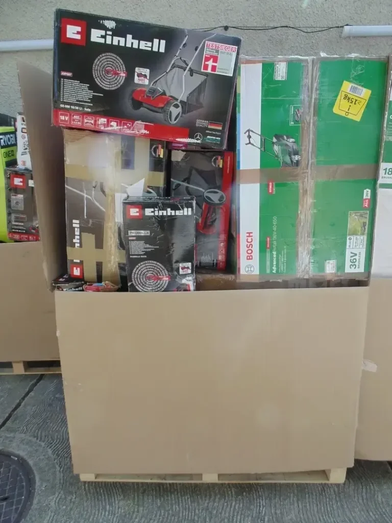 Paleta z narzędziami ogrodowymi Einhell i Bosch – kosiarki, wertykulator, nożyce akumulatorowe