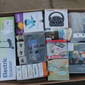 Paleta mix Super Mix – karton z różnymi artykułami: hulajnoga elektryczna, kierownica do gier, drobne AGD i akcesoria